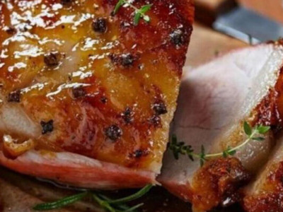 Смачний домашній м’ясний рулет з ароматом чебрецю