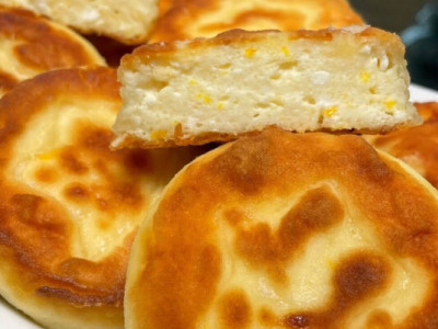 Додайте цей несподіваний інгредієнт – і сирники будуть ніжними, пухкими й смачними. Поради та лайфхаки