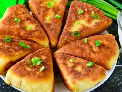 Смачніші за чебуреки! Кефірні трикутники на сковороді