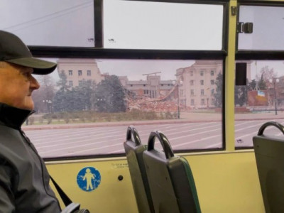 Всім страшно, але їдемо. Як у прифронтовому Херсоні працює громадський транспорт