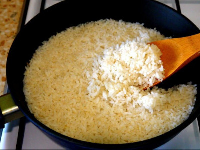 Чи варто замочувати рис перед варінням? Хиторощі приготування