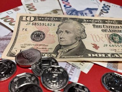 Рекордний курс долара і євро: чому гривня різко знецінюється і чого чекати далі