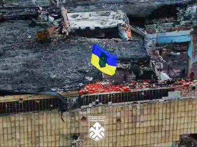 Українські воїни підняли наші прапори над будівлею мерії Куп'янська