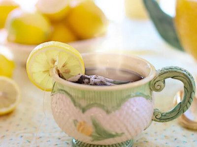 Чай з лимоном та імбиром: порятунок для імунітету чи просто смачний напій? Відповідь дієтологів 