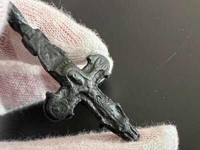 На кордоні з Румунією прикордонники вилучили колекцію історичних артефактів (фото)