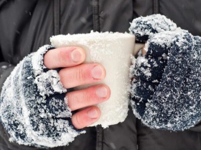 Сильні морози: Як уникнути переохолодження та чому розтирання снігом та спиртом не допоможуть