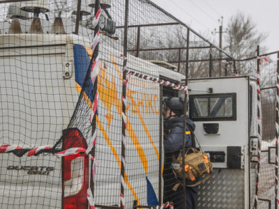 Разом із тваринами: рятувальники евакуювали останню жительку прифронтового села на Донеччині (відео)