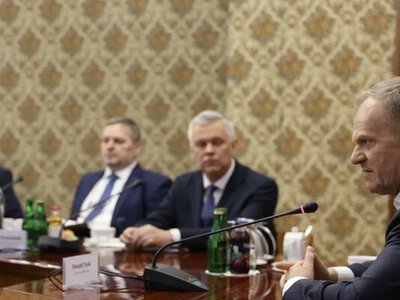 Туск скликав термінову нараду через атаки на енергетику Польщі