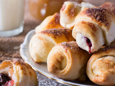 Як приготувати рогалики з начинкою — готуємо з одного замісу на всю родину