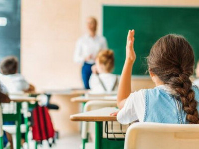 Арбалети, кастети та викрутки: в уряді затвердили перелік предметів, заборонених у школах