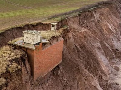 Бункер часів Холодної війни навис над морем у Британії