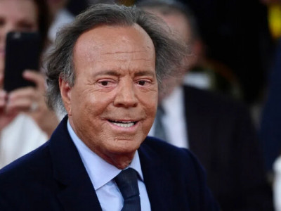 Хуліо Іглесіас заперечує звинувачення у сексуальному насильстві та торгівлі людьми