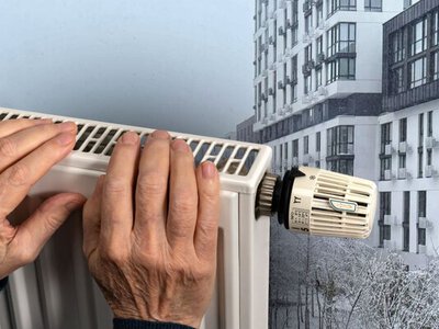 Зеленський доручив розібратися, чому деякі будинки в Києві досі без опалення