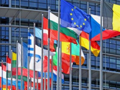 ЄС скликає екстрене засідання послів після заяв Трампа про мита