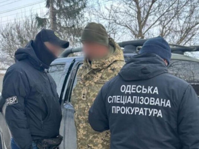 На Одещині затримано посадовця навчального центру, який вимагав хабар з родички військовослужбовця