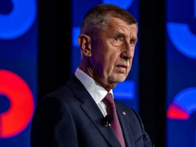 Прем'єр Чехії придбав глобус, щоб знайти Гренландію