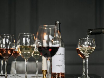 Трамп пригрозив 200% митом на французьке вино через відмову Макрона від «Ради миру»