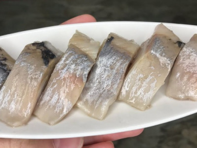 Оселедець а-ля лосось за 5 хвилин: закуска, яка всіх закохує