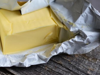 Зниження світових цін на вершкове масло негативно впливає на українських виробників — аналітики