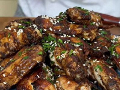 Залиште курячі крильця в цьому маринаді – і вони вийдуть ніжними й ароматними. Перевірений рецепт