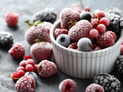 Ягоди та фрукти з морозилки: що приховано за трендом здорового харчування