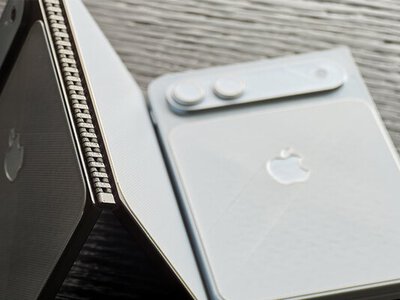 Показано макет складаного iPhone з цікавими пропорціями