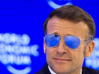 Сайт французького бренду окулярів, які Макрон носив у Давосі, «завис» на цілий день через великий попит
