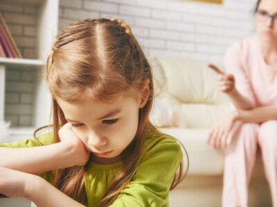 «Поділися, що зараз здається складним»: як одна фраза допомагає дитині подорослішати емоційно