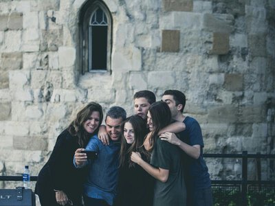 У Франції хочуть заборонити соцмережі для дітей до 15 років