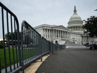 США розпочали депортацію громадян РФ: перший спецрейс уже прибув до Москви