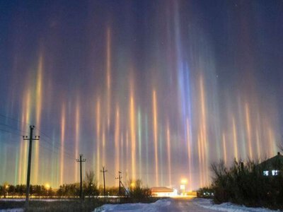 У небі над Україною з'явилися світлові стовпи: що бачили очевидці