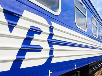 «Укрзалізниця» попередила про затримки поїздів через негоду: які рейси затримуються