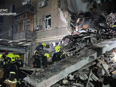 В ніч проти 27 січня ворог знов атакував Одесу: під завалами шукають людей