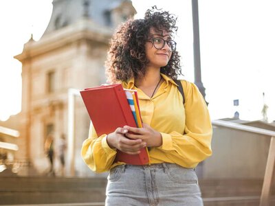 Зарплати вчителів злетять: хто і коли отримає більше грошей у 2026 році 