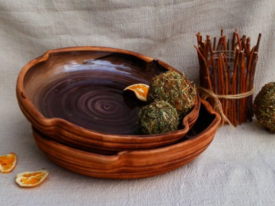 Прихована загроза на кухні: чому не варто їсти з сувенірних керамічних тарілок