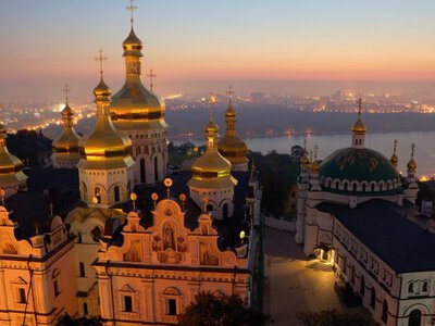 Святині під прицілом братів: чому російська ракета влучила в серце Лаври і чому це не випадковість