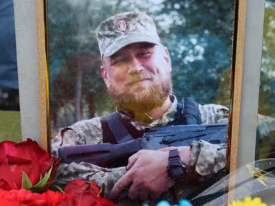 Останній шлях воїна: громада попрощалася із загиблим захисником