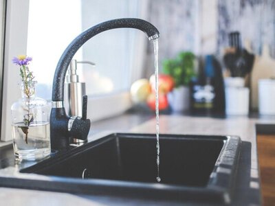 У Києві тимчасово зникне гаряча вода: в КМДА назвали причини та райони