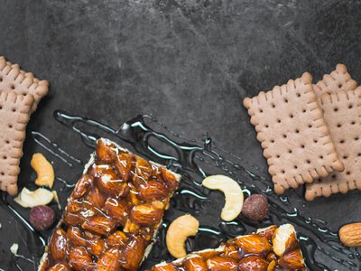 Фініки, горіхи й нічого зайвого: рецепт, що рятує від зривів