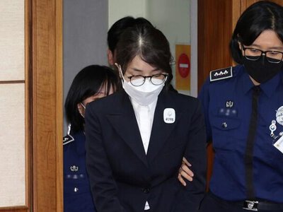 Колишню першу леді Південної Кореї засудили у справі про хабарництво