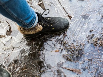 Ефект шипів удома: чим намастити підошву, щоб взуття зовсім не ковзало на льоду 