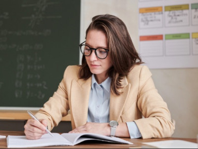 Куди звертатися, якщо вчителю не дали підвищену зарплату: МОН дало відповідь