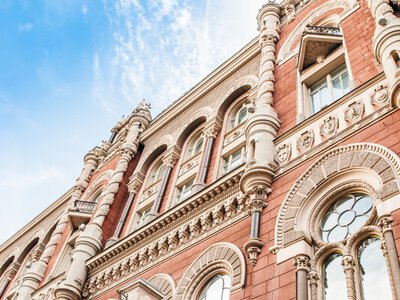 Українцям масово блокують банківські рахунки: чому це відбувається і як діяти