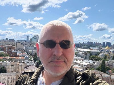 Як дві краплі води. У мережі помітили неймовірну схожістю Фейгіна з його донькою від українки