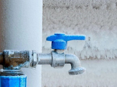 Київ після знеструмлення: тисячі багатоповерхівок без тепла