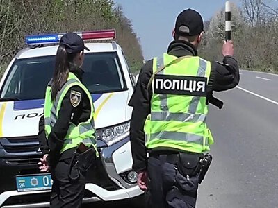 Коли поліцейський має право зупинити автомобіль