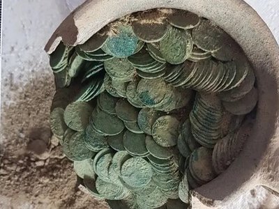 Таємниця під храмом: священник знайшов скарб, який вражає істориків