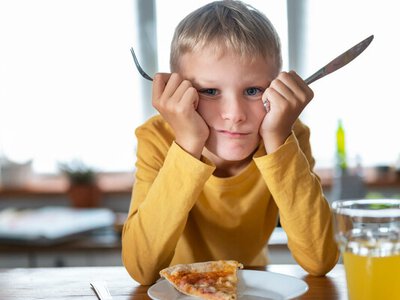 Дитина відмовляється їсти: що насправді відбувається