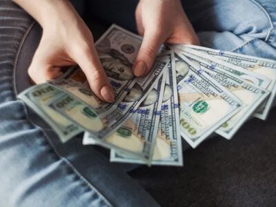 Обсяг приватних грошових переказів в Україну у січні 2025 року знизився майже на $1,4 млрд