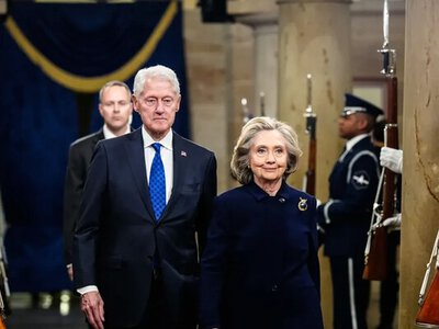 Подружжя Клінтонів погодилося на свідчення у справі Епштейна під загрозою звинувачення в неповазі до Конгресу